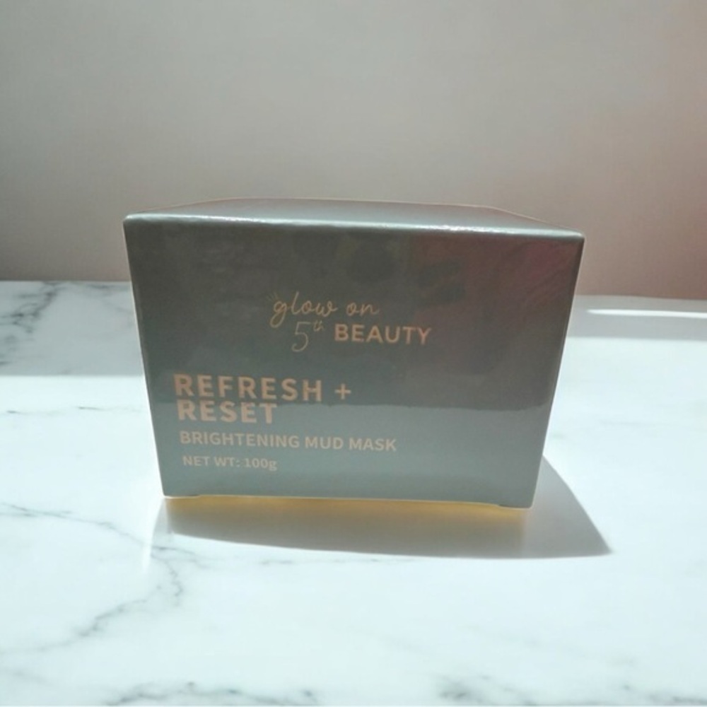 ✨ Glow on 5th Beauty Refresh + Reset Brightening Mud Mask